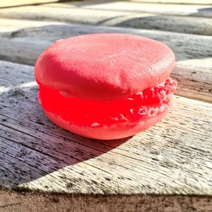 Macaron Savon Fourré – Pomme d’Amour – 30 g